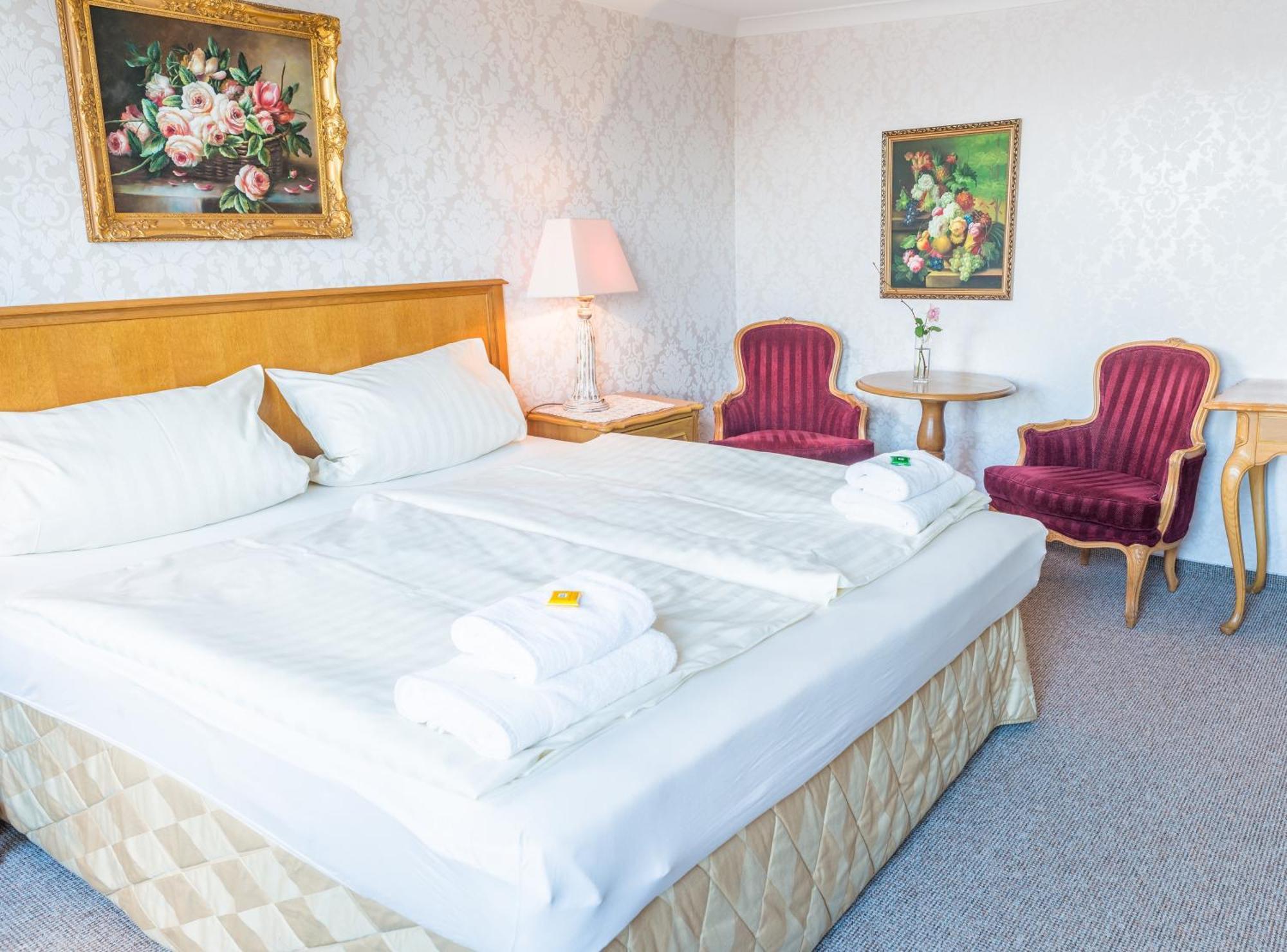 Romantisches Hotel Zur Traube Schwerin Schwerin  Oda fotoğraf