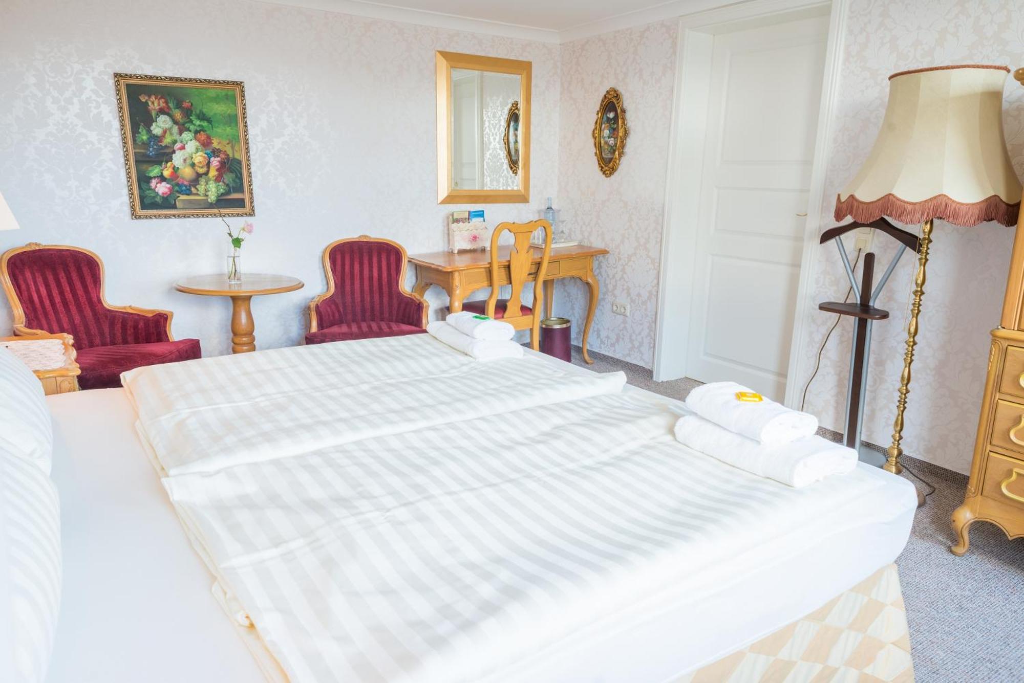 Romantisches Hotel Zur Traube Schwerin Schwerin  Oda fotoğraf