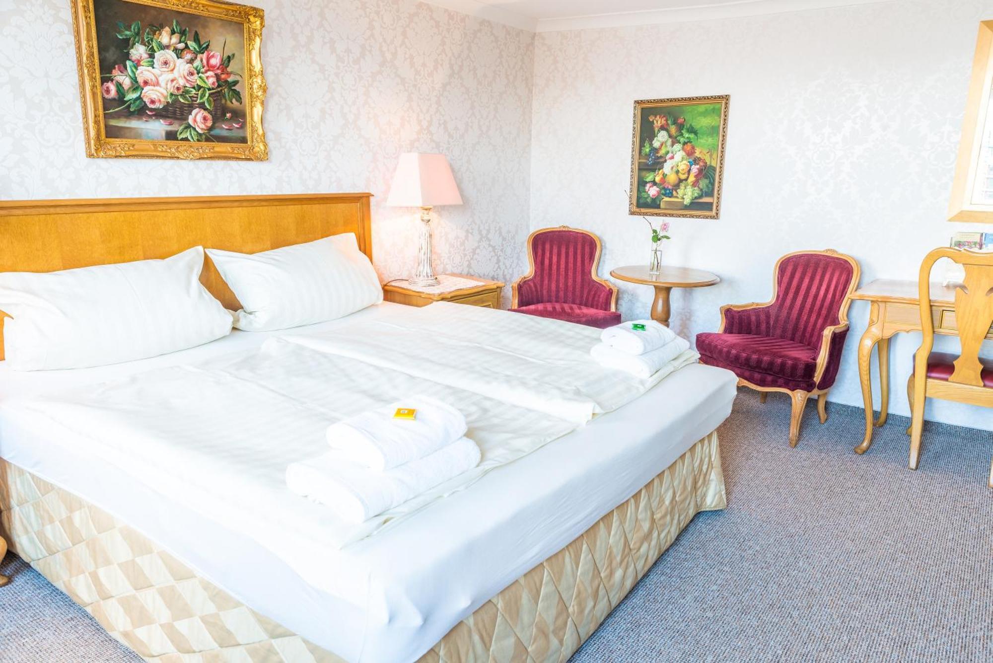 Romantisches Hotel Zur Traube Schwerin Schwerin  Oda fotoğraf