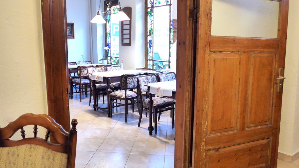 Romantisches Hotel Zur Traube Schwerin Schwerin  Dış mekan fotoğraf