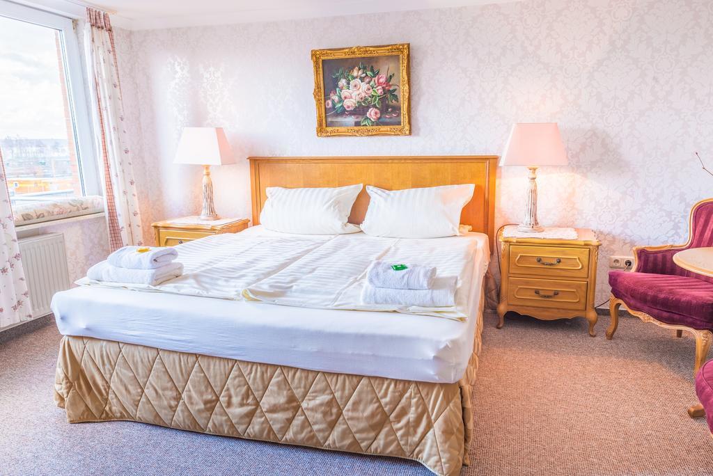 Romantisches Hotel Zur Traube Schwerin Schwerin  Oda fotoğraf