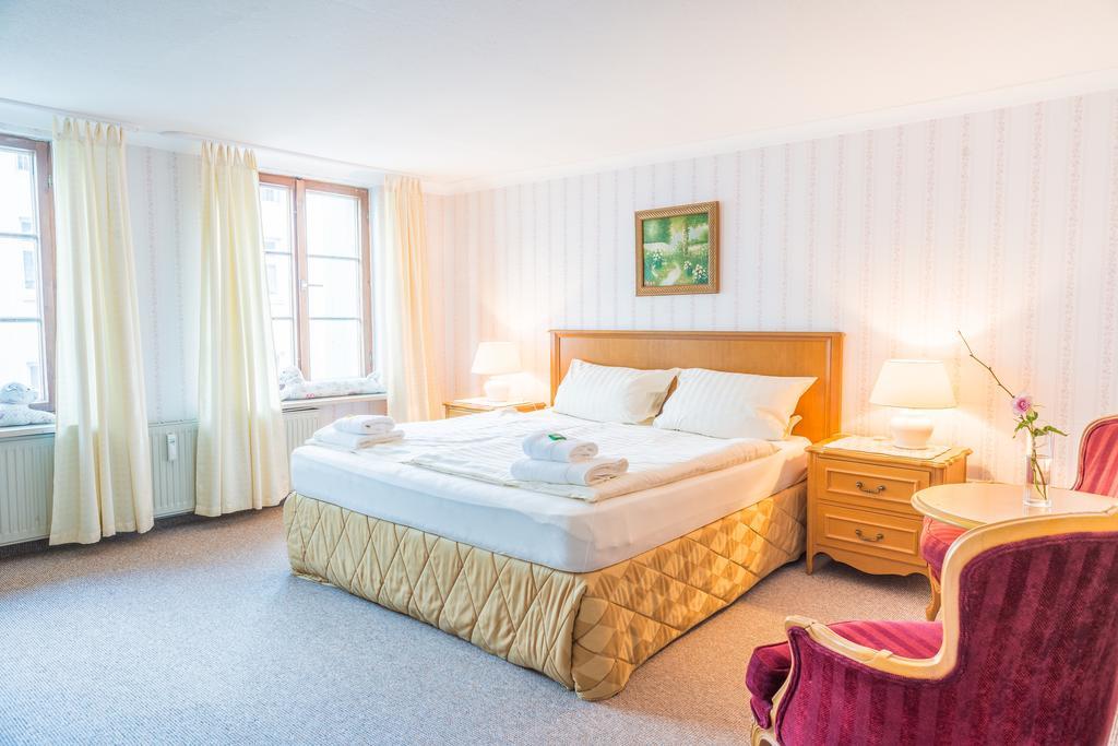 Romantisches Hotel Zur Traube Schwerin Schwerin  Oda fotoğraf